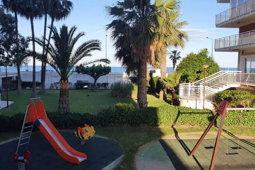 Incredible Seafront With Sunrise And Sunset Views Apartment Benicassim Exterior photo